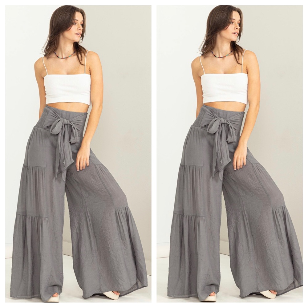 26 ✨LAST ONE✨BOHO SUMMER VIBES HIGH-WAISTED TIERED FLARED PANTS - Picture 2 of 3